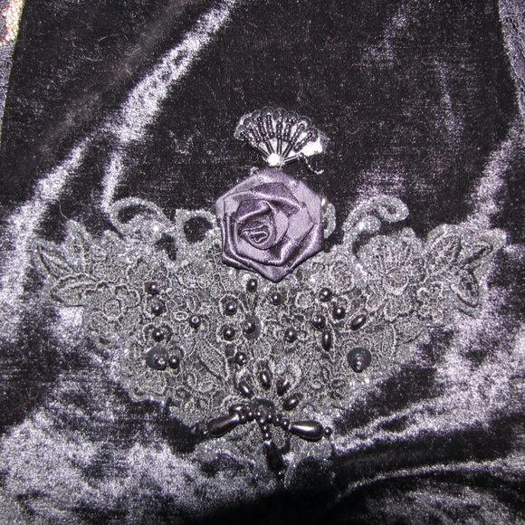 Glamorous goth! Black beaded lace & velvet ensemble, Laura Rogers, Medium - Picture 10 of 12